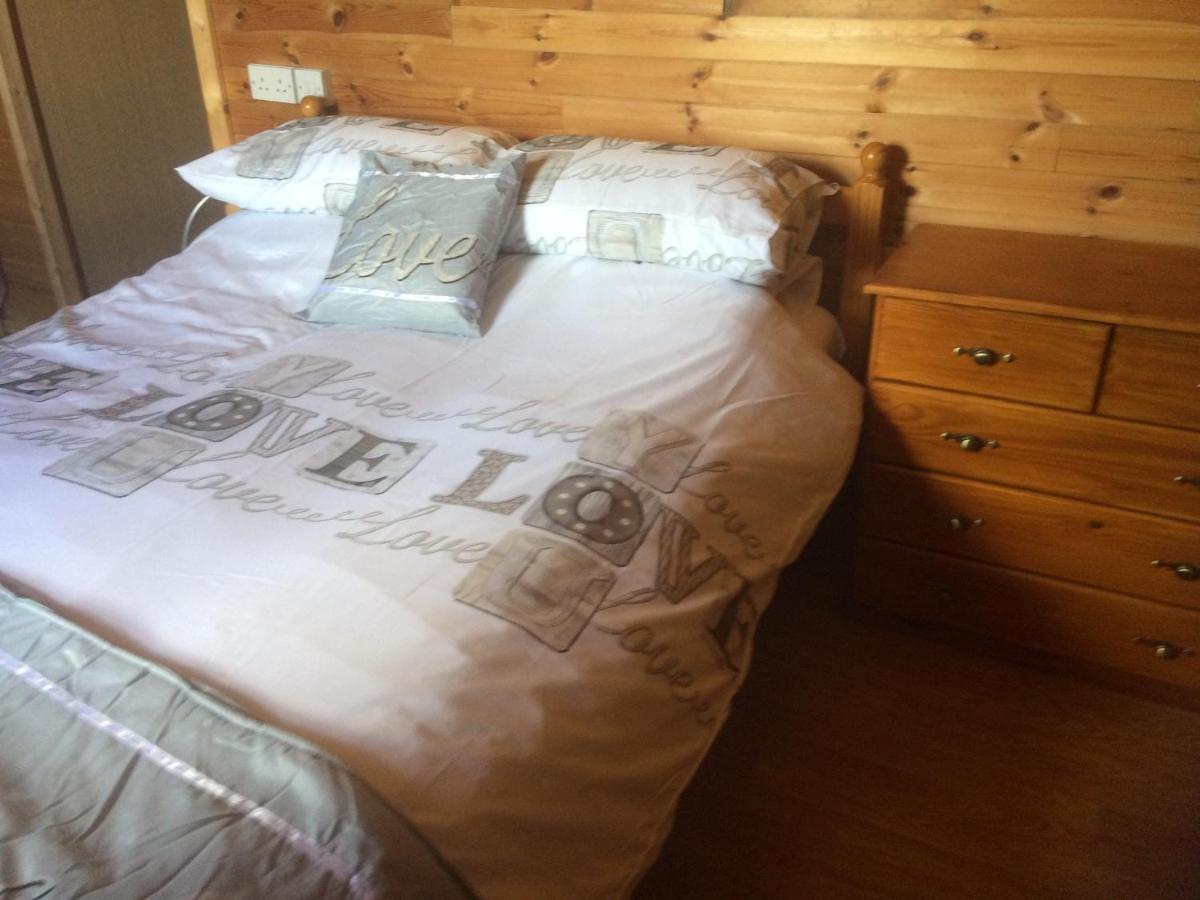 Log House Hideaway Villa Johnswell Exteriör bild