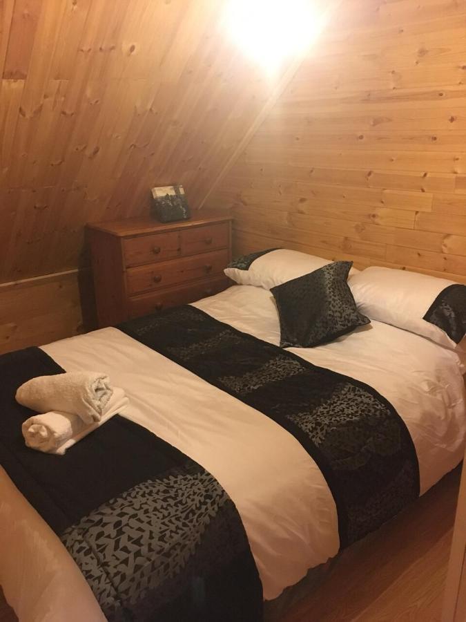 Log House Hideaway Villa Johnswell Exteriör bild